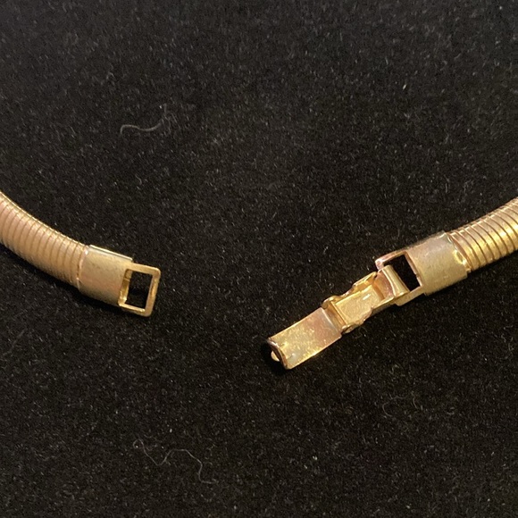 Vintage gold tone and enamel choker style /collar necklace. - Picture 5 of 6